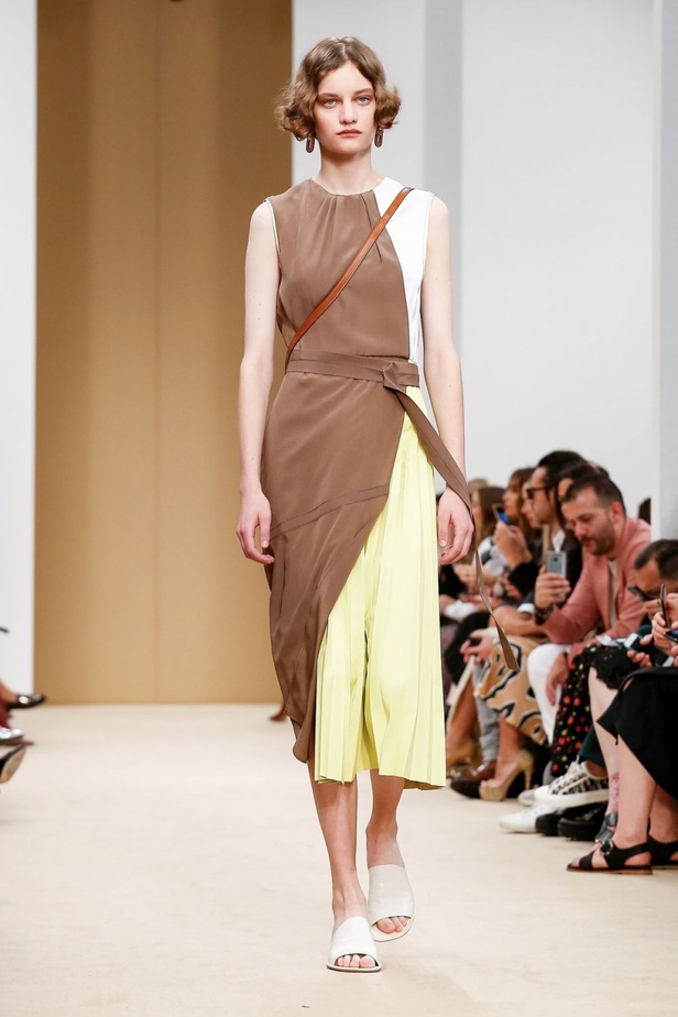 اسبوع الموضة في ميلان 2019 احذية TODS الفاخرة لربيع وصيف 2020