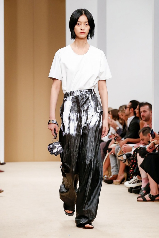 اسبوع الموضة في ميلان 2019 احذية TODS الفاخرة لربيع وصيف 2020