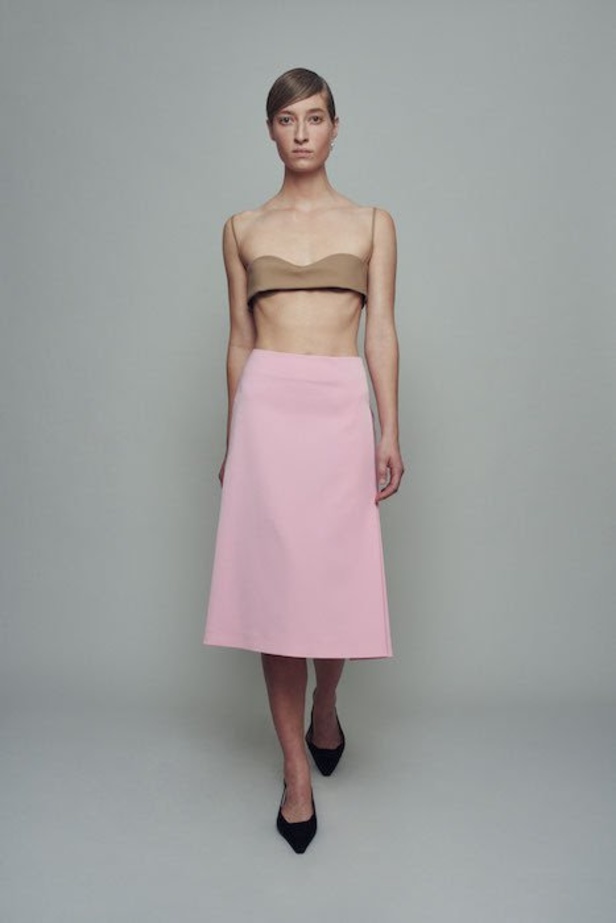 عرض ازياء مجموعة Emilia Wickstead ربيع وصيف 2021 من اسبوع لندن للموضة