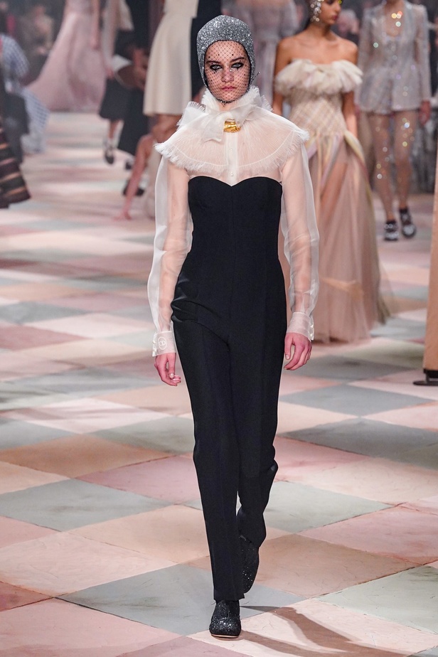 عرض أزياء Christian Dior للهوت كوتور لربيع وصيف 2019 !