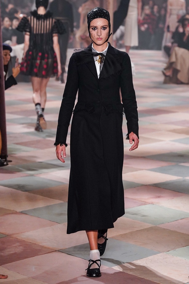 عرض أزياء Christian Dior للهوت كوتور لربيع وصيف 2019 !