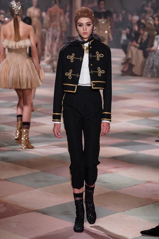 عرض أزياء Christian Dior للهوت كوتور لربيع وصيف 2019 !