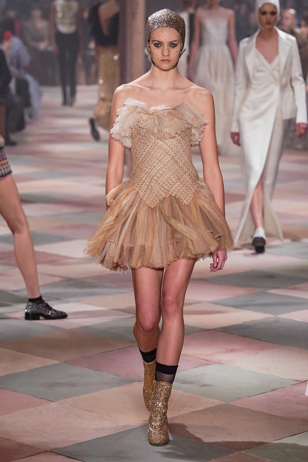 عرض أزياء Christian Dior للهوت كوتور لربيع وصيف 2019 !