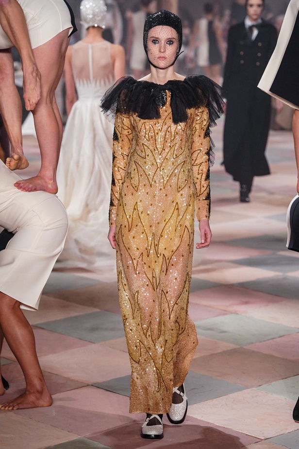 عرض أزياء Christian Dior للهوت كوتور لربيع وصيف 2019 !