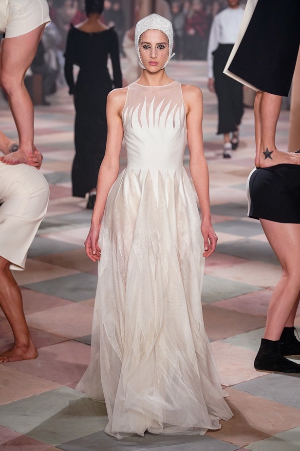 عرض أزياء Christian Dior للهوت كوتور لربيع وصيف 2019 !