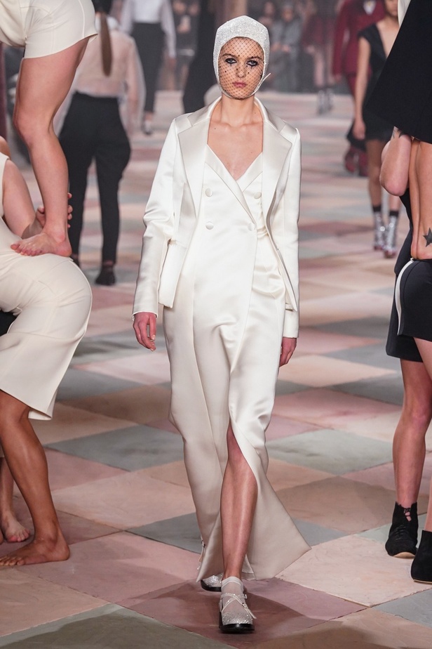 عرض أزياء Christian Dior للهوت كوتور لربيع وصيف 2019 !