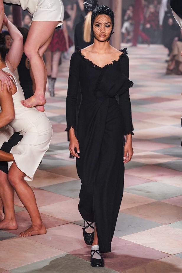 عرض أزياء Christian Dior للهوت كوتور لربيع وصيف 2019 !