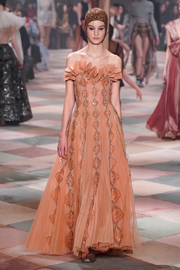 عرض أزياء Christian Dior للهوت كوتور لربيع وصيف 2019 !