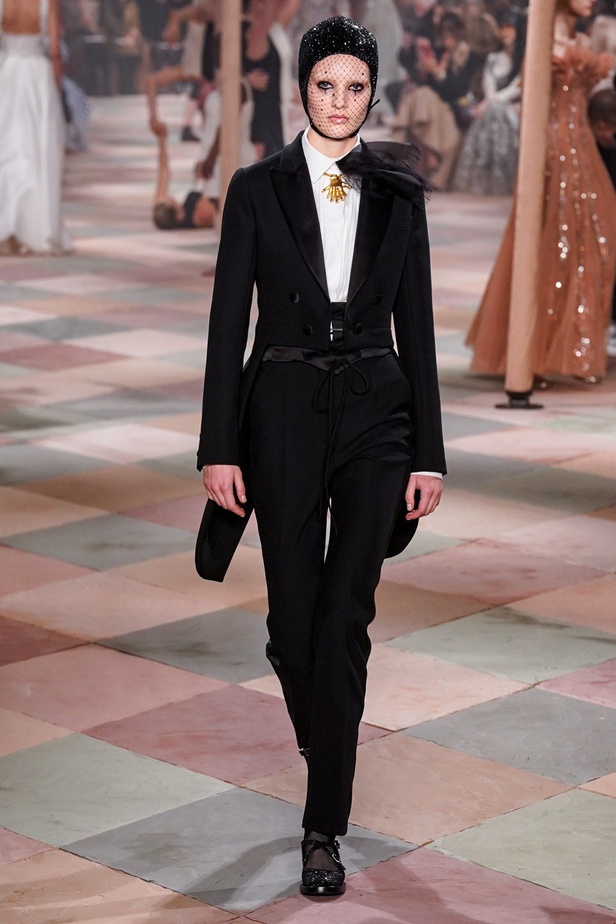 عرض أزياء Christian Dior للهوت كوتور لربيع وصيف 2019 !