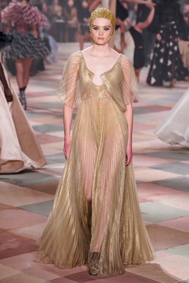 عرض أزياء Christian Dior للهوت كوتور لربيع وصيف 2019 !