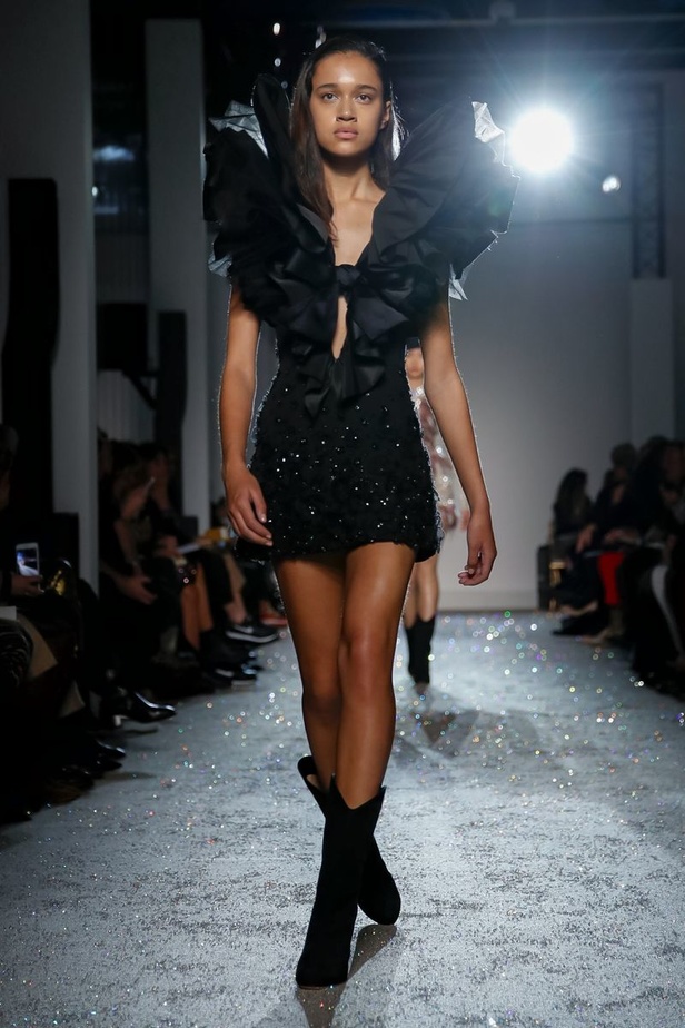 مجموعة الألبسة الراقية من جيامباتيستا فالي لربيع 2019