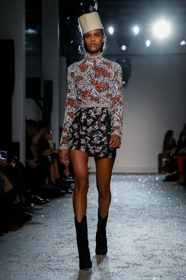 مجموعة الألبسة الراقية من جيامباتيستا فالي لربيع 2019