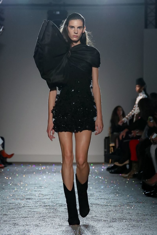 مجموعة الألبسة الراقية من جيامباتيستا فالي لربيع 2019