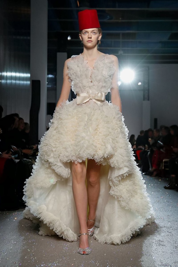 مجموعة الألبسة الراقية من جيامباتيستا فالي لربيع 2019