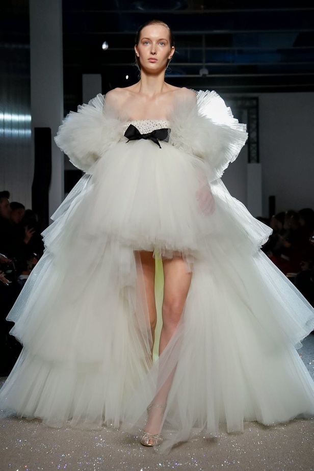 مجموعة الألبسة الراقية من جيامباتيستا فالي لربيع 2019