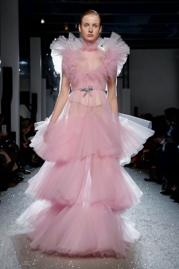 مجموعة الألبسة الراقية من جيامباتيستا فالي لربيع 2019