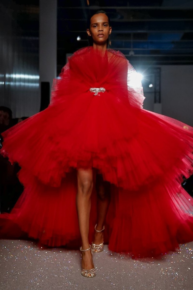 مجموعة الألبسة الراقية من جيامباتيستا فالي لربيع 2019