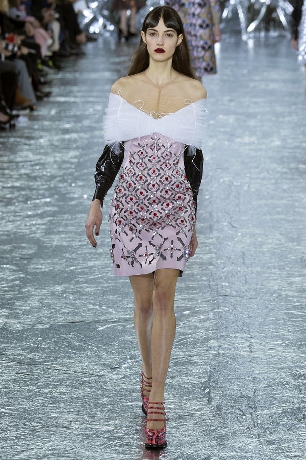 عرض أزياء ماري كاترانتزو للألبسة الجاهزة لخريف شتاء 2016