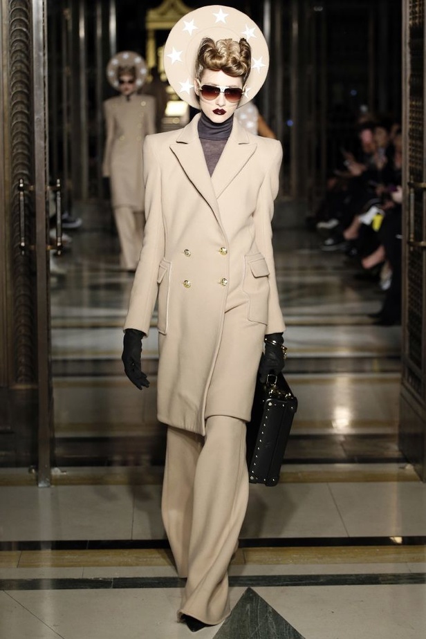 عرض أزياء المصمم غاريث بو لخريف وشتاء 2016