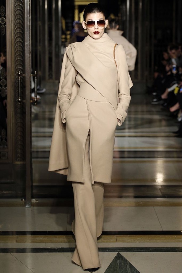 عرض أزياء المصمم غاريث بو لخريف وشتاء 2016