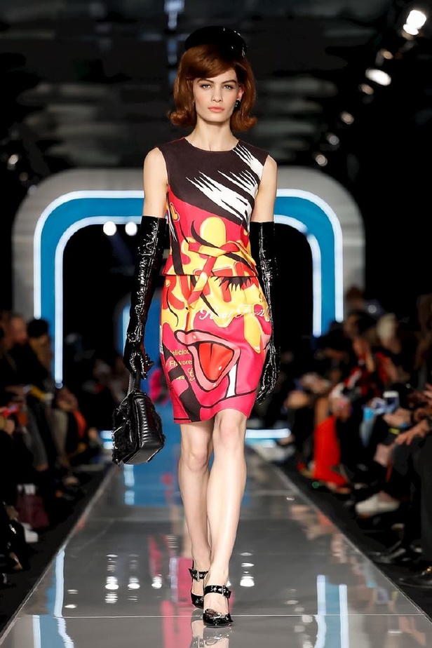 عرض ازياء موسكينو لخريف وشتاء 2018