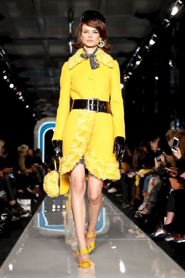 عرض ازياء موسكينو لخريف وشتاء 2018