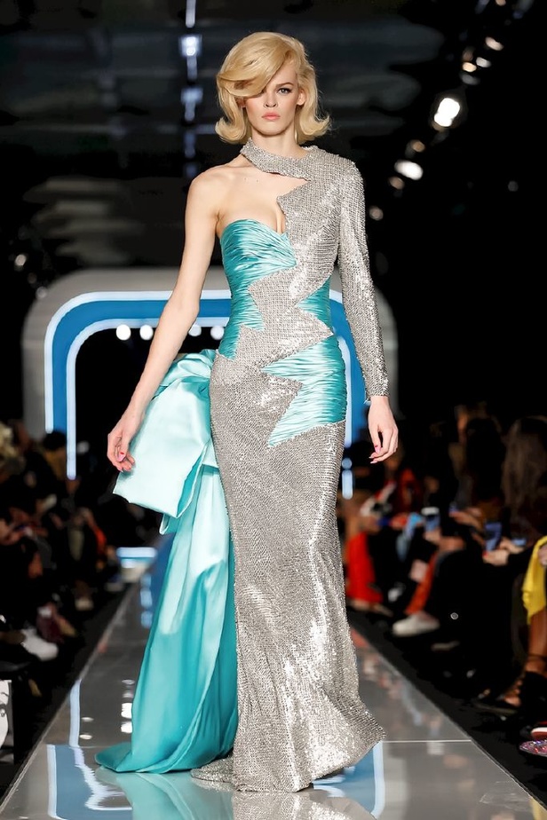 عرض ازياء موسكينو لخريف وشتاء 2018