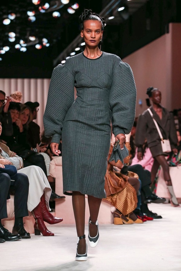 مجموعة فندي FENDI لخريف وشتاء 2020-2021 خلال اسبوع الموضة في ميلانو 