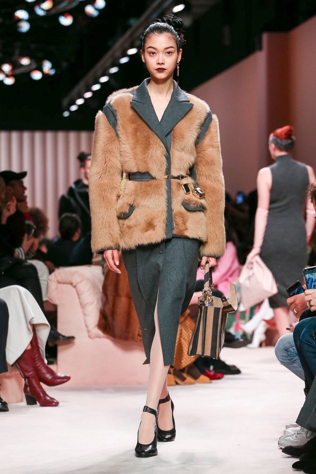 مجموعة فندي FENDI لخريف وشتاء 2020-2021 خلال اسبوع الموضة في ميلانو 