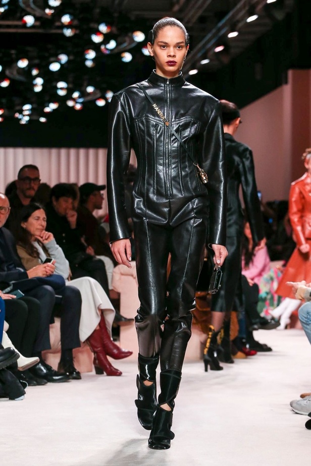 مجموعة فندي FENDI لخريف وشتاء 2020-2021 خلال اسبوع الموضة في ميلانو 