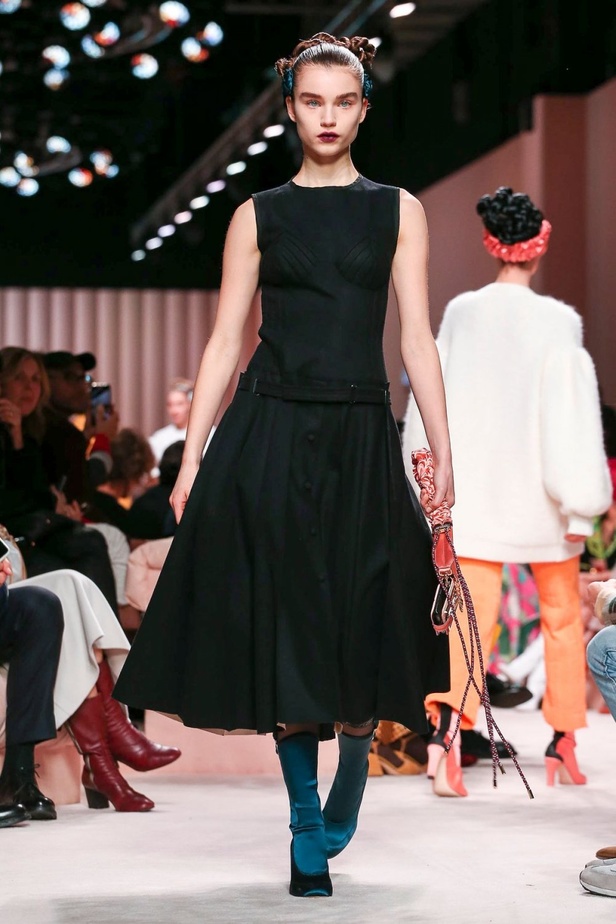 مجموعة فندي FENDI لخريف وشتاء 2020-2021 خلال اسبوع الموضة في ميلانو 