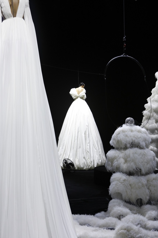 مجموعة دار فالنتينو Valentino لـخريف وشتاء 2021  تصاميم راقية تأخذنا الى الأحلام