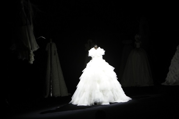 مجموعة دار فالنتينو Valentino لـخريف وشتاء 2021  تصاميم راقية تأخذنا الى الأحلام