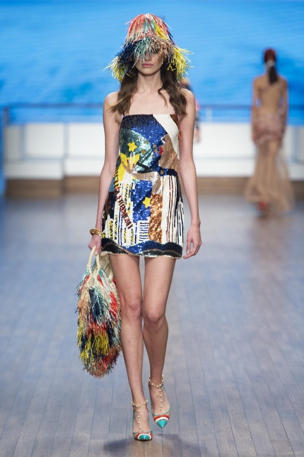 سافري الى عالم الرحلات البحرية مع مجموعة Elisabetta Franchi لربيع وصيف 2020