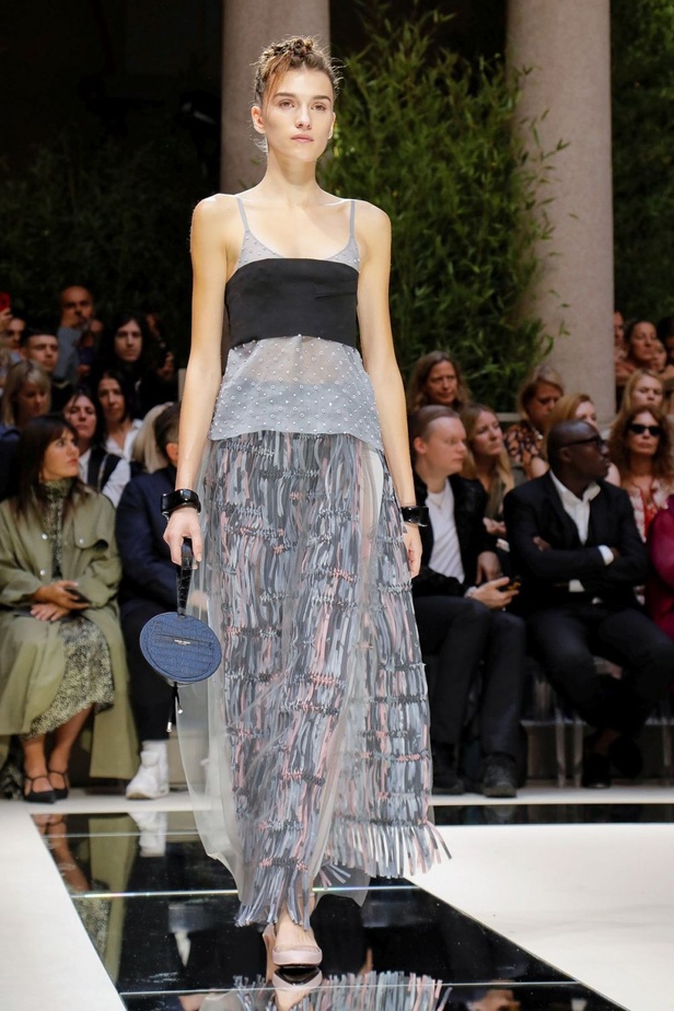 اسبوع الموضة في ميلان 2019 مجموعة GIORGIO ARMANI لربيع وصيف 2020