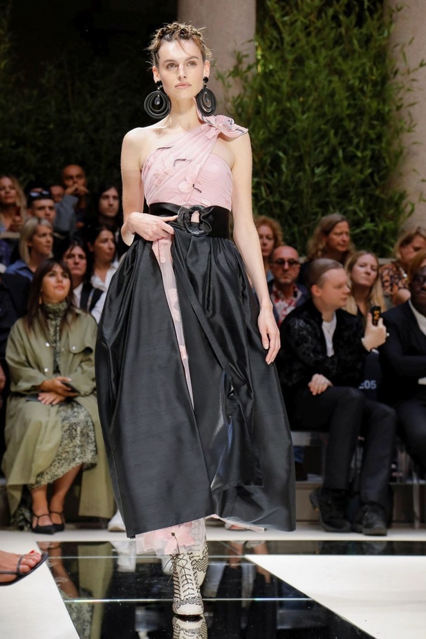 اسبوع الموضة في ميلان 2019 مجموعة GIORGIO ARMANI لربيع وصيف 2020