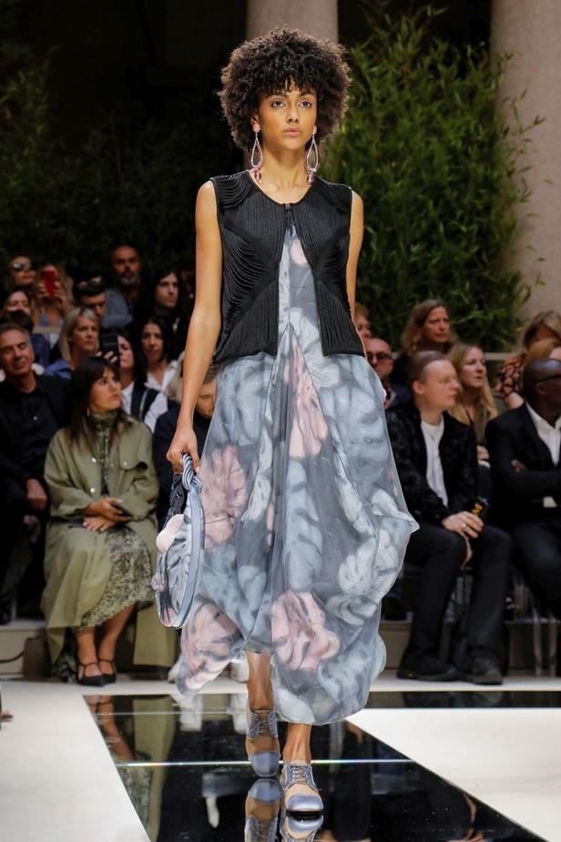 اسبوع الموضة في ميلان 2019 مجموعة GIORGIO ARMANI لربيع وصيف 2020