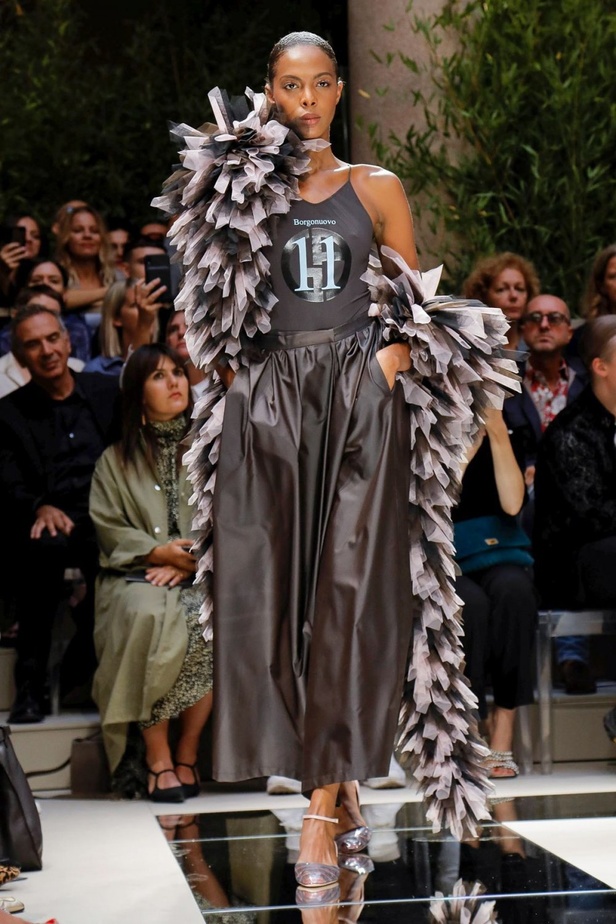 اسبوع الموضة في ميلان 2019 مجموعة GIORGIO ARMANI لربيع وصيف 2020