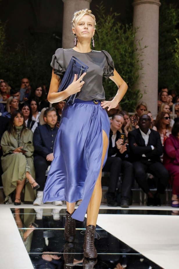 اسبوع الموضة في ميلان 2019 مجموعة GIORGIO ARMANI لربيع وصيف 2020