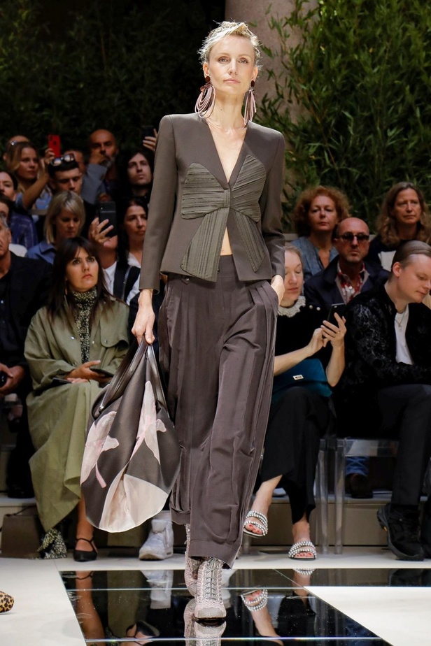 اسبوع الموضة في ميلان 2019 مجموعة GIORGIO ARMANI لربيع وصيف 2020