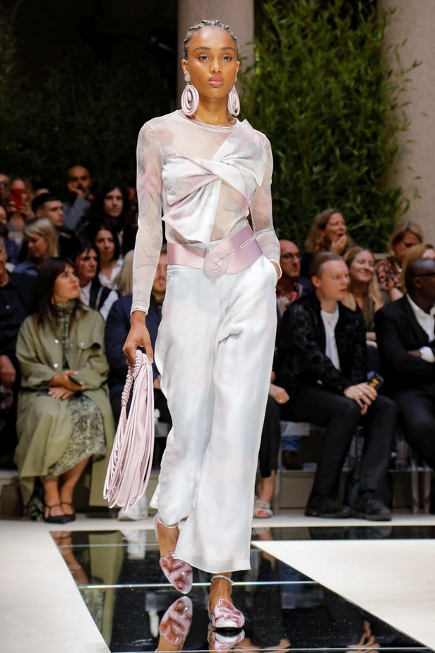 اسبوع الموضة في ميلان 2019 مجموعة GIORGIO ARMANI لربيع وصيف 2020