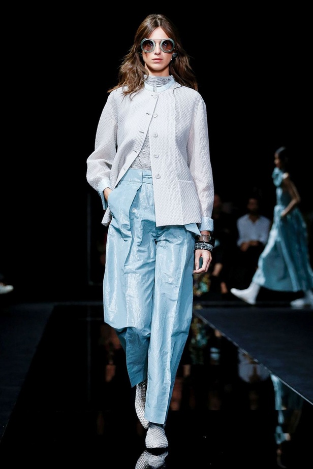 اسبوع الموضة في ميلان 2019 عرض أزياء Emporio Armani لربيع وصيف 2020 من ميلان