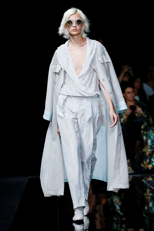 اسبوع الموضة في ميلان 2019 عرض أزياء Emporio Armani لربيع وصيف 2020 من ميلان