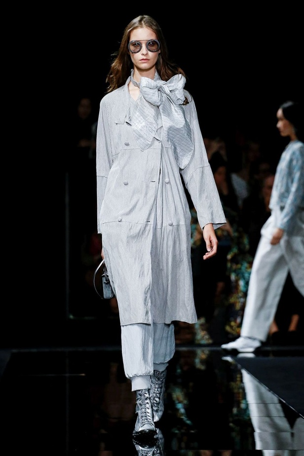 اسبوع الموضة في ميلان 2019 عرض أزياء Emporio Armani لربيع وصيف 2020 من ميلان