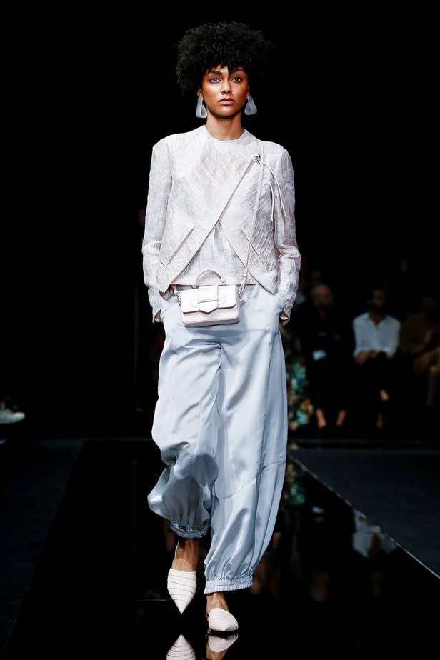 اسبوع الموضة في ميلان 2019 عرض أزياء Emporio Armani لربيع وصيف 2020 من ميلان