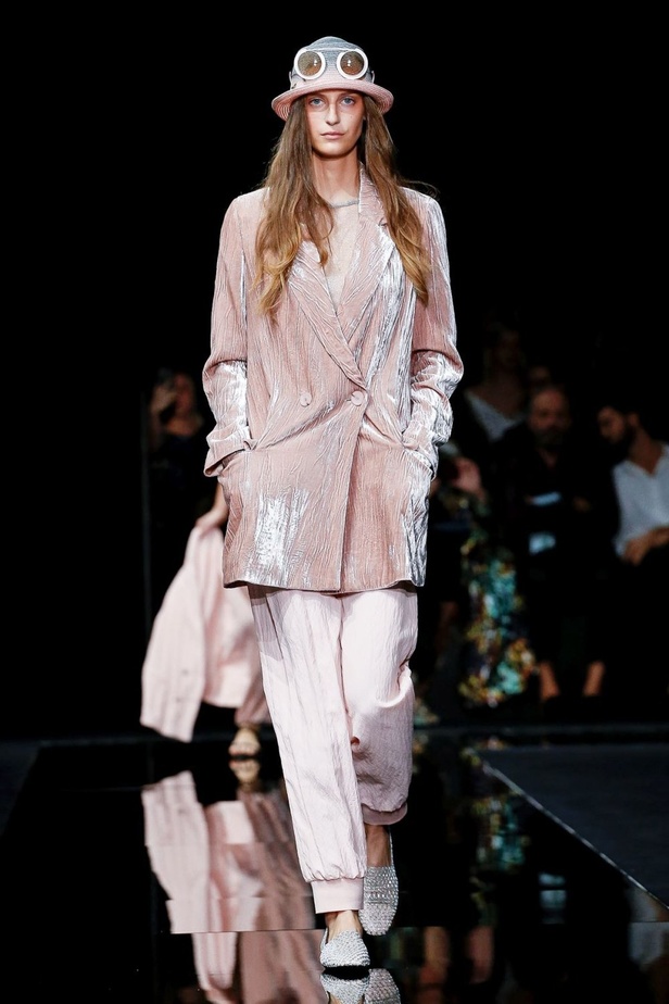 اسبوع الموضة في ميلان 2019 عرض أزياء Emporio Armani لربيع وصيف 2020 من ميلان