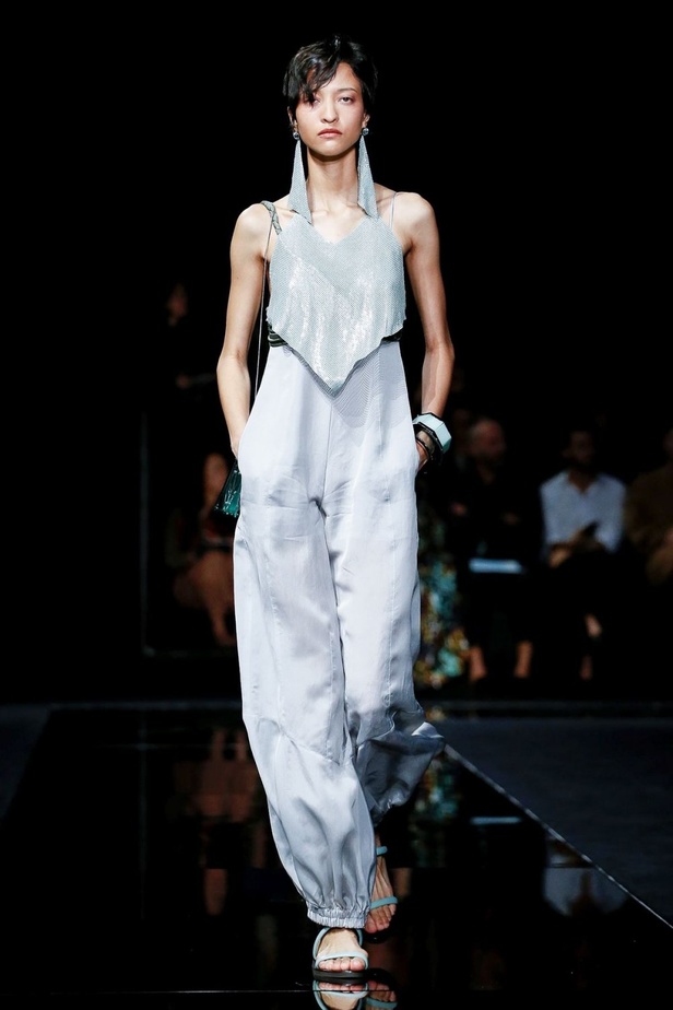 اسبوع الموضة في ميلان 2019 عرض أزياء Emporio Armani لربيع وصيف 2020 من ميلان