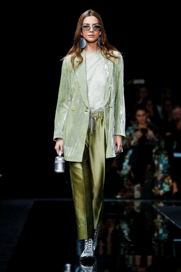 اسبوع الموضة في ميلان 2019 عرض أزياء Emporio Armani لربيع وصيف 2020 من ميلان