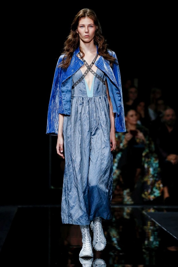 اسبوع الموضة في ميلان 2019 عرض أزياء Emporio Armani لربيع وصيف 2020 من ميلان