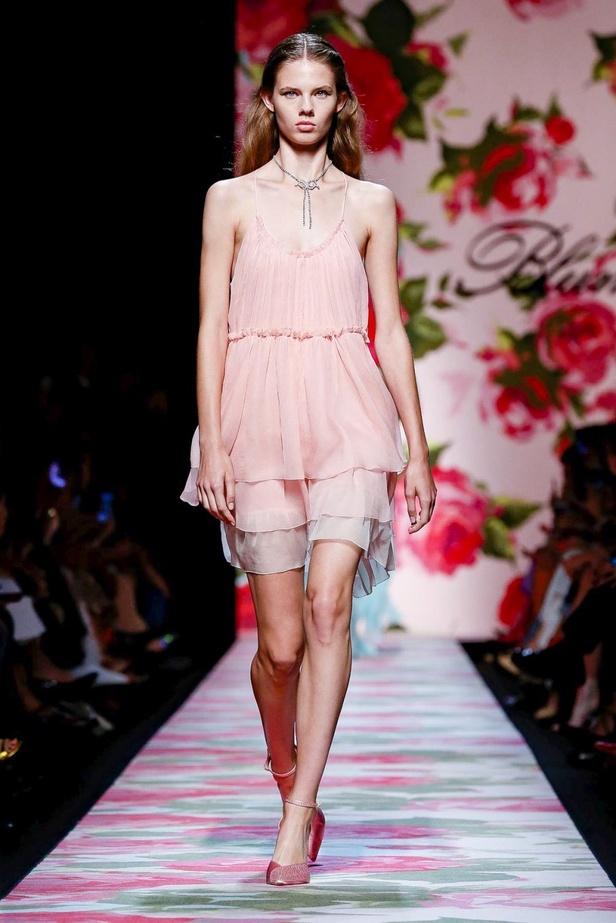 اسبوع الموضة في ميلان 2019 عرض أزياء  BLUMARINE لربيع وصيف 2020